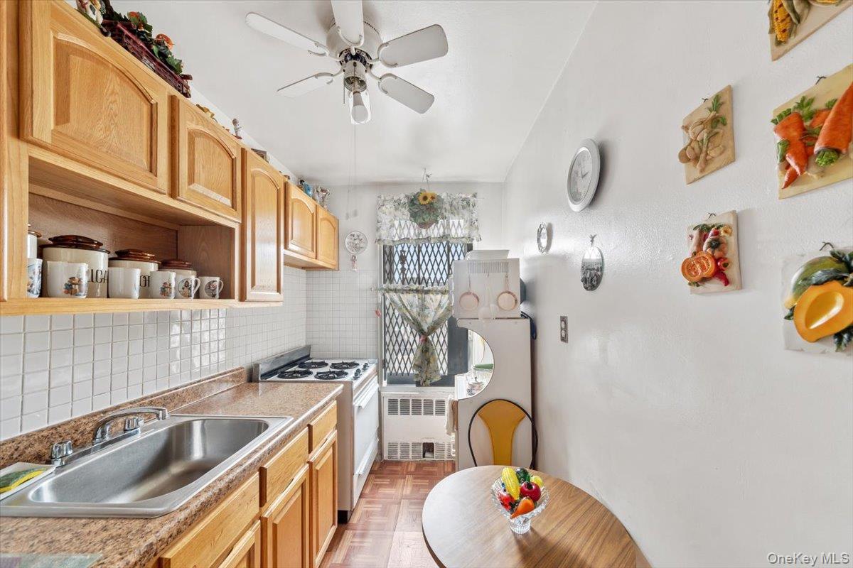 4265 Webster Avenue, Unit 7C Bronx, NY 10470 - Photo 5 of 22 a living room with furniture and flat screen tv