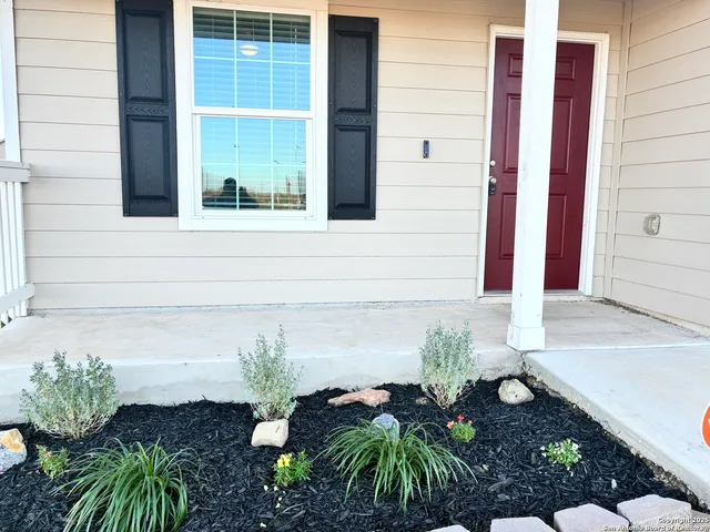 $247,000 | 320 Agave Circle, Jourdanton, TX 78026