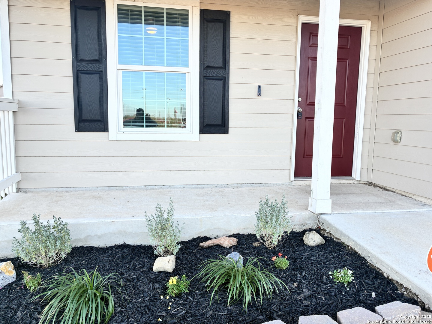 320 Agave Circle Jourdanton, TX 78026 - Photo 2 of 19