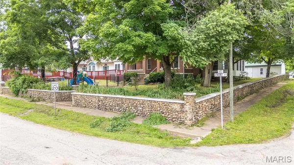 $379,500 | 207 Front Street, Annapolis, MO 63620