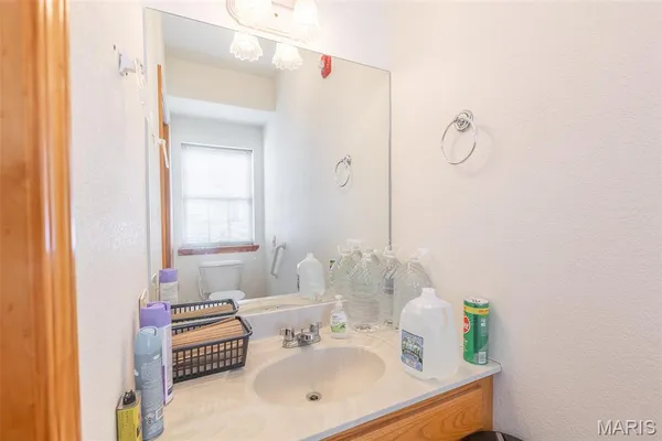 $379,500 | 207 Front Street, Annapolis, MO 63620