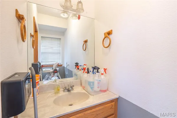 $379,500 | 207 Front Street, Annapolis, MO 63620