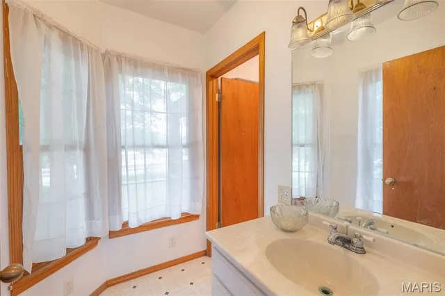 $399,500 | 207 Front Street, Annapolis, MO 63620