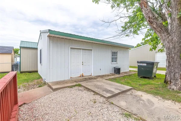 $379,500 | 207 Front Street, Annapolis, MO 63620