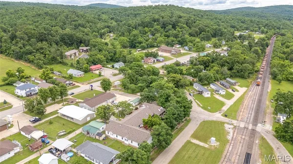 $379,500 | 207 Front Street, Annapolis, MO 63620