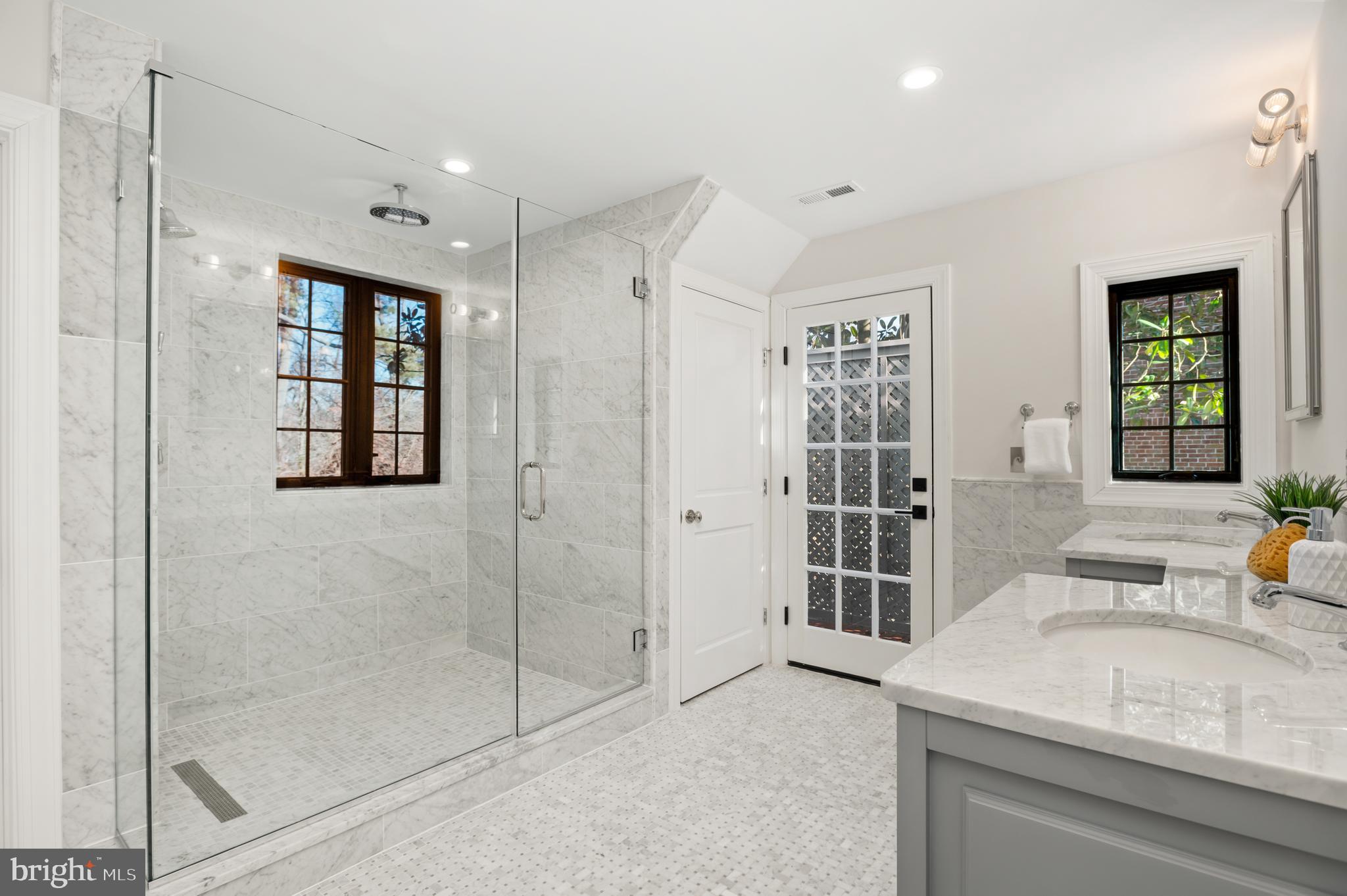 3126 Woodley Road Northwest Washington, DC 20008 - Photo 18 of 35 Primary Bathroom