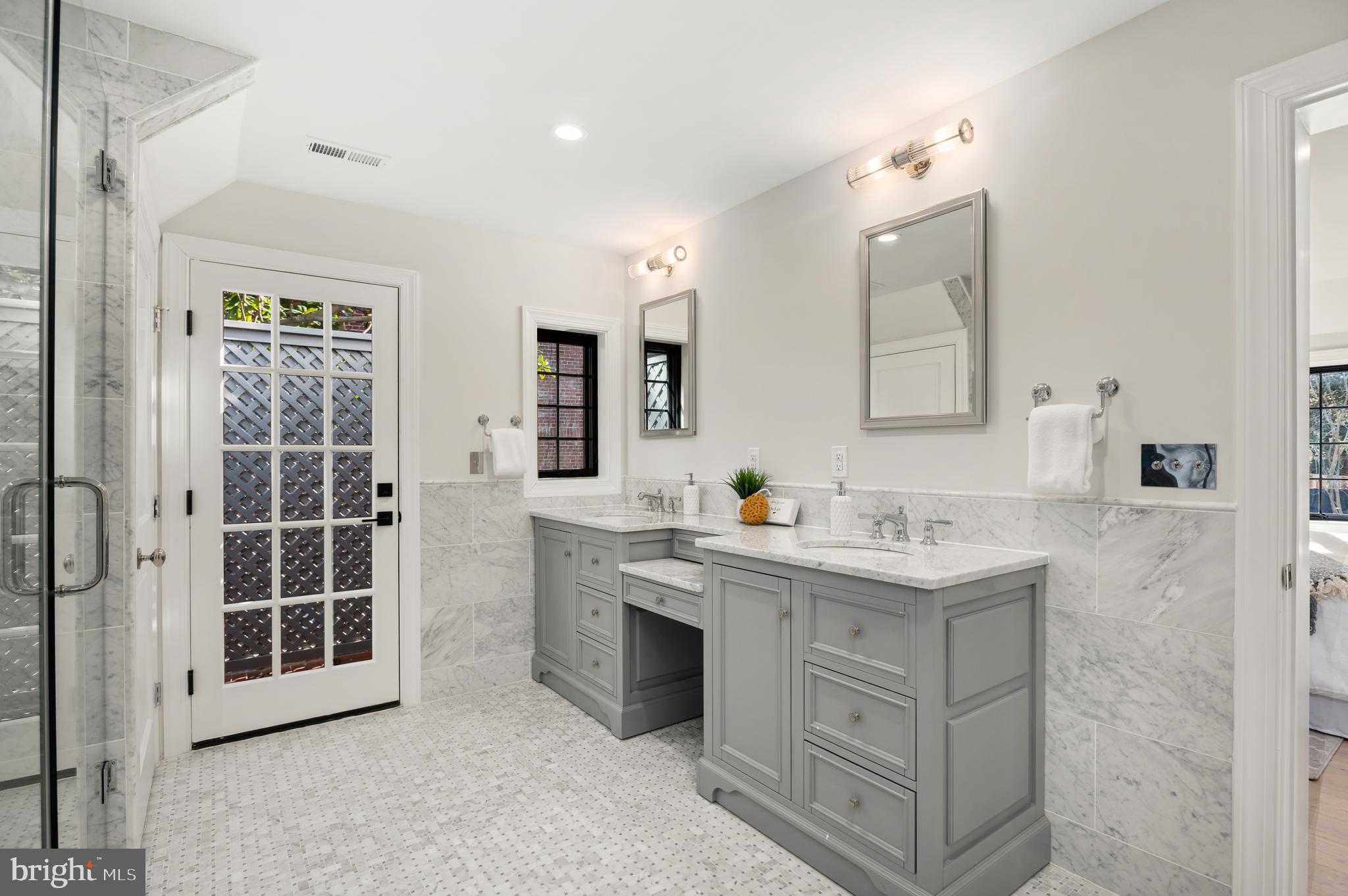 3126 Woodley Road Northwest Washington, DC 20008 - Photo 19 of 35 Primary Bathroom