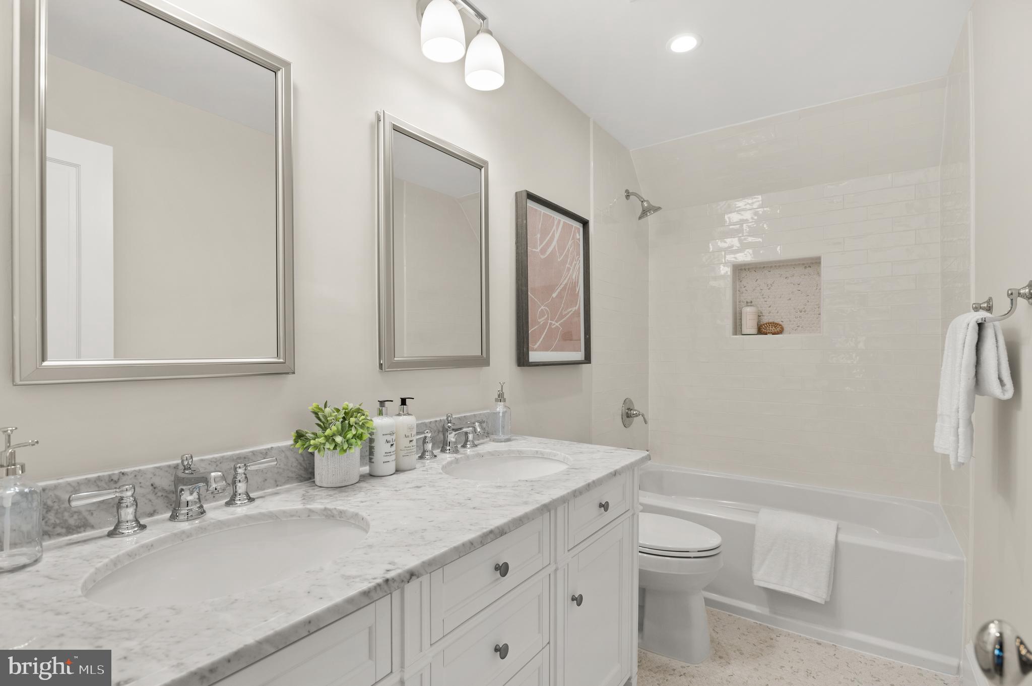 3126 Woodley Road Northwest Washington, DC 20008 - Photo 22 of 35 Full Bathroom