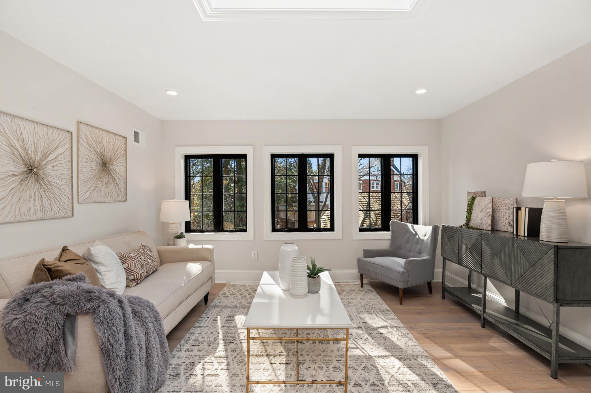 3126 Woodley Road Northwest Washington, DC 20008 - Photo 25 of 35 Top Level Sunroom