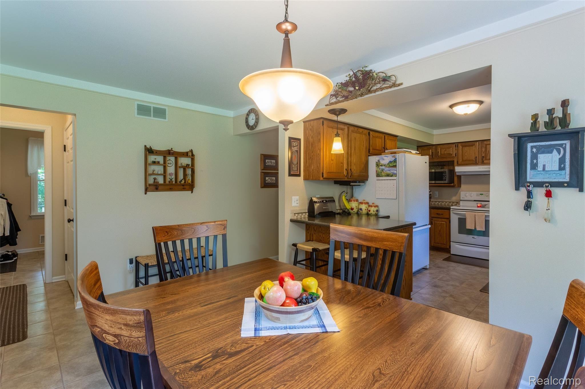 5439 Pleasant Valley Road Brighton, MI 48114 - Photo 18 of 55 Pleasant Valley_5439-Entry-Dining -29.jpg