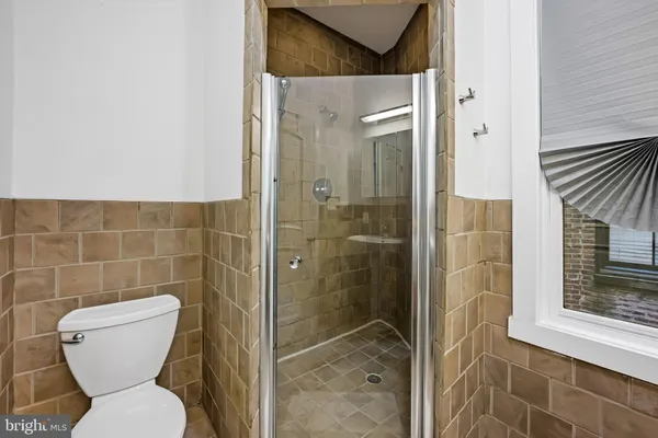 a bathroom with a toilet and a shower