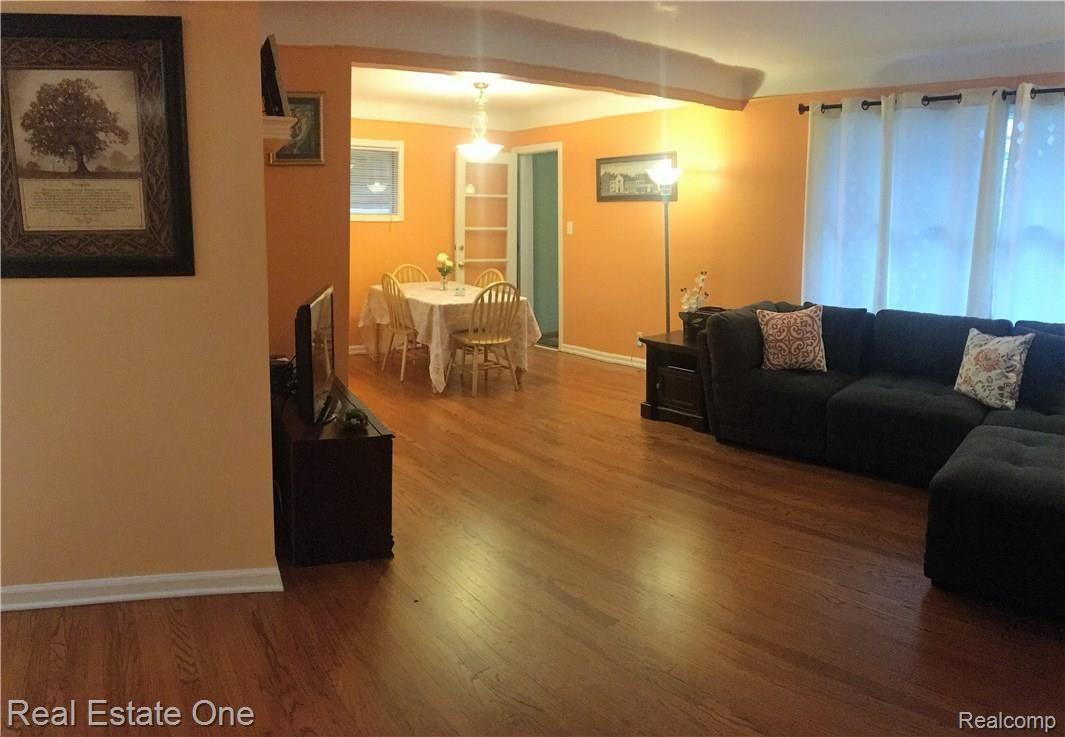 16940 Thirteen Mile Road Franklin, MI 48025 - Photo 10 of 41 Living Rm.JPG