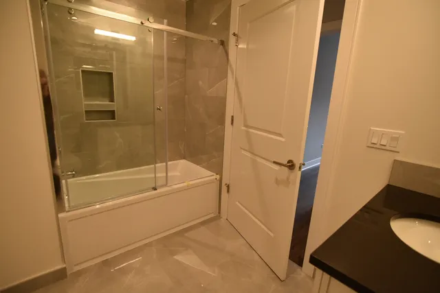 $2,781 | 3833 North Broadway, Unit 313, Chicago, IL 60613