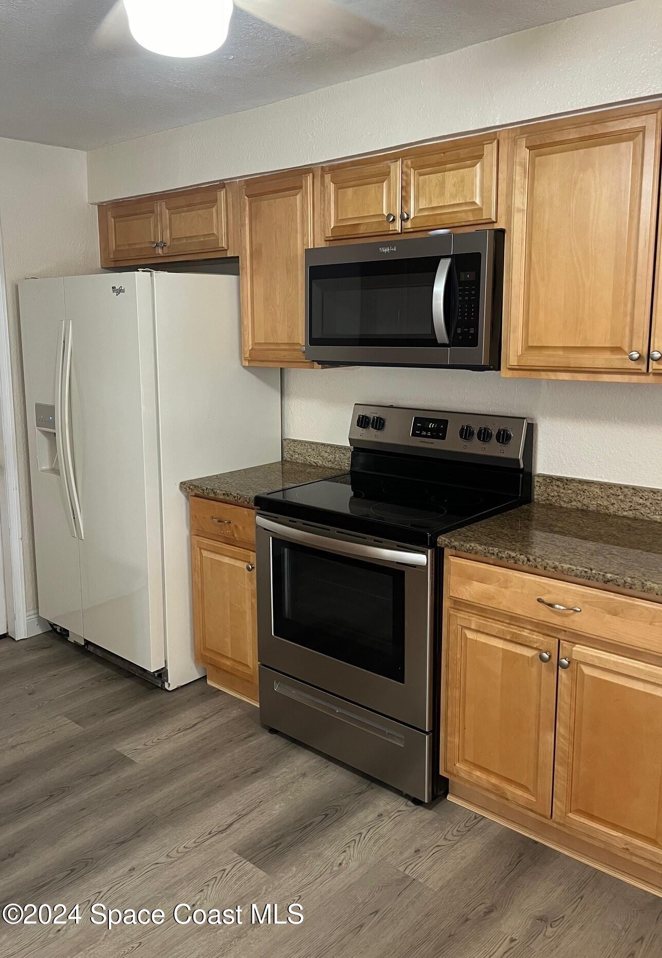 124 Monaco Road Melbourne, FL 32904 - Photo 11 of 24 a kitchen with a stove and a microwave