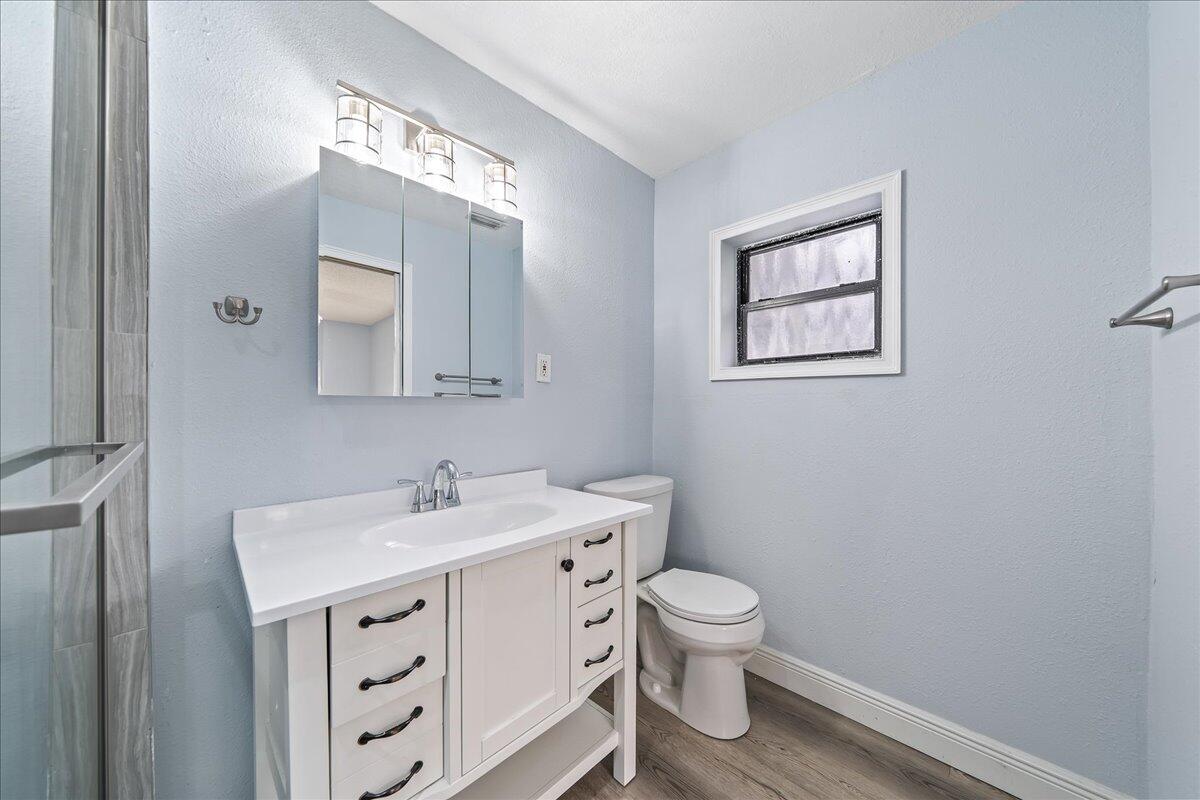 124 Monaco Road Melbourne, FL 32904 - Photo 19 of 24 a bathroom with a toilet sink and mirror