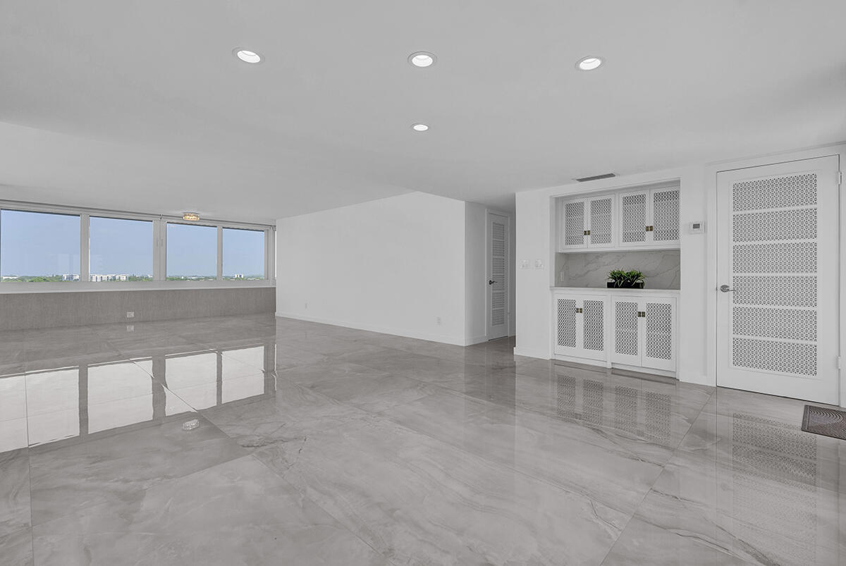 201 North Riverside Drive, Unit 802 Pompano Beach, FL 33062 - Photo 6 of 51 DSC08867