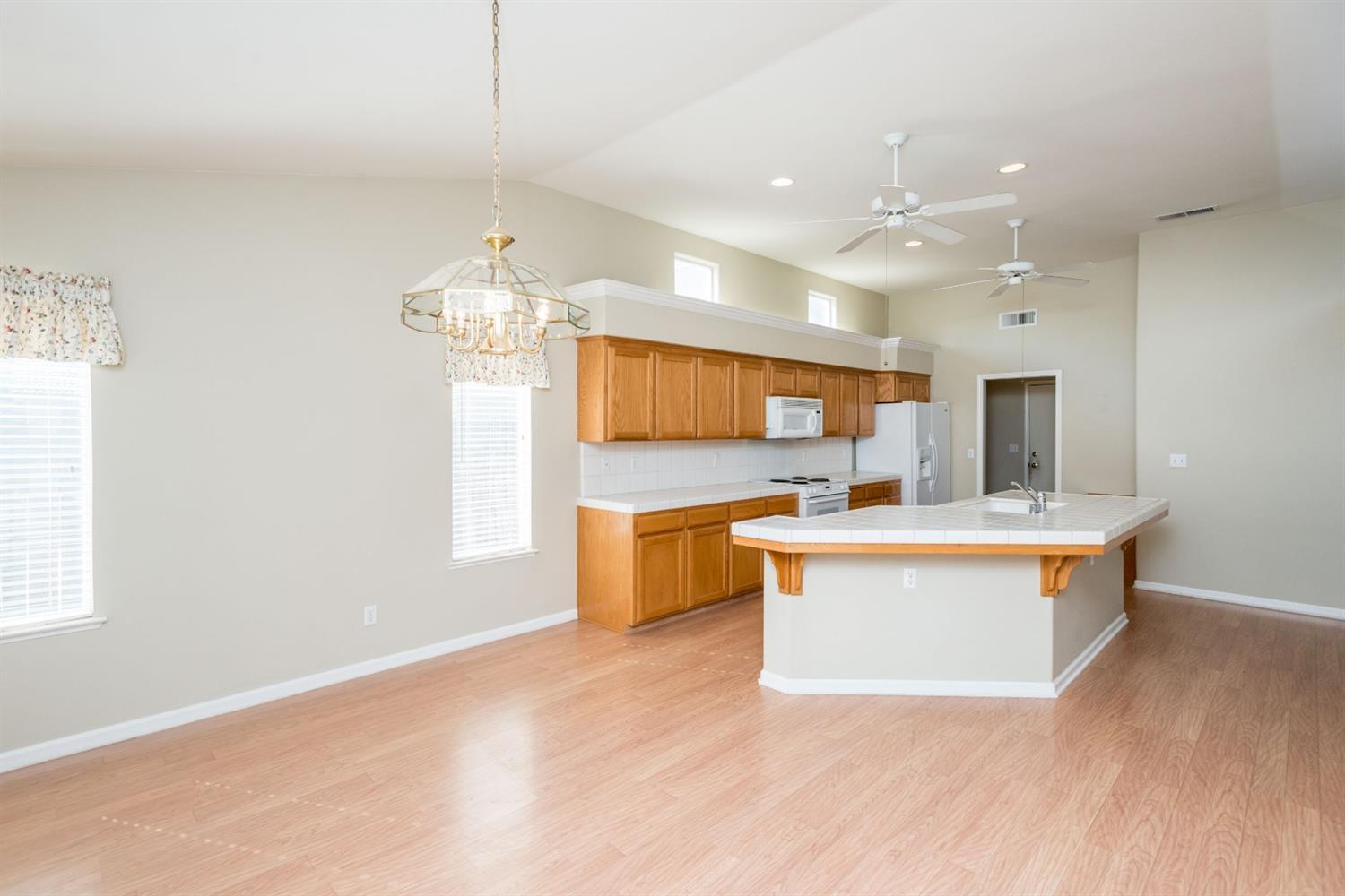 5054 West Decatur Avenue Fresno, CA 93722 - Photo 11 of 37 Gallery Image 11