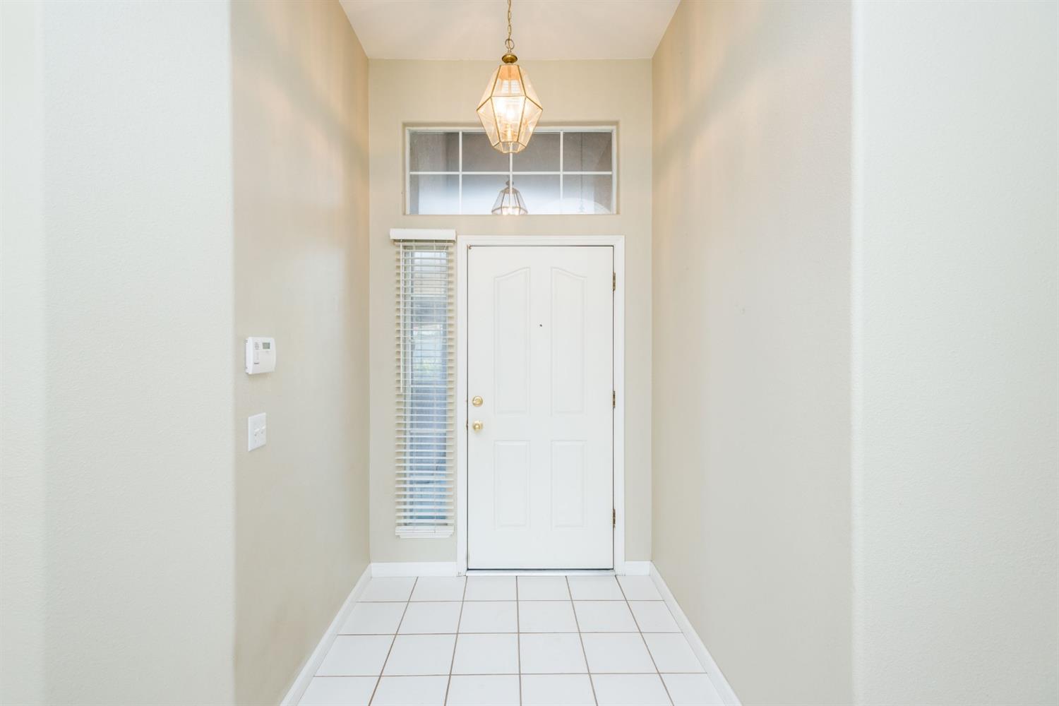 5054 West Decatur Avenue Fresno, CA 93722 - Photo 4 of 37 Gallery Image 4