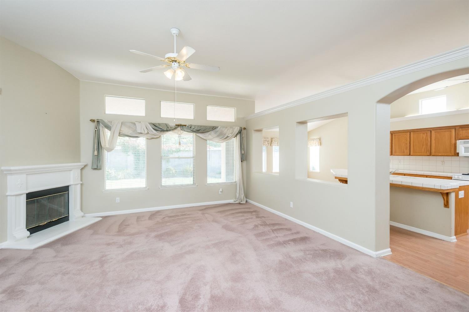 5054 West Decatur Avenue Fresno, CA 93722 - Photo 5 of 37 Gallery Image 5