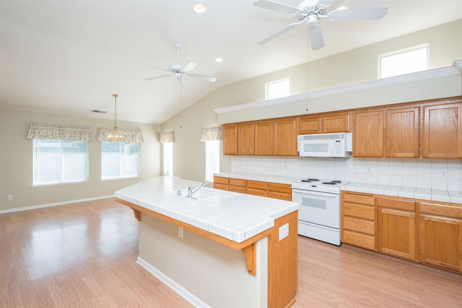 5054 West Decatur Avenue Fresno, CA 93722 - Photo 10 of 37 Gallery Image 10