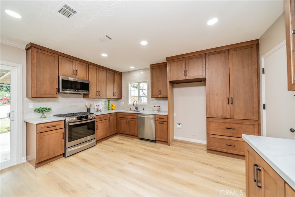 1475 Grove Upland, CA 91786 - Photo 9 of 51