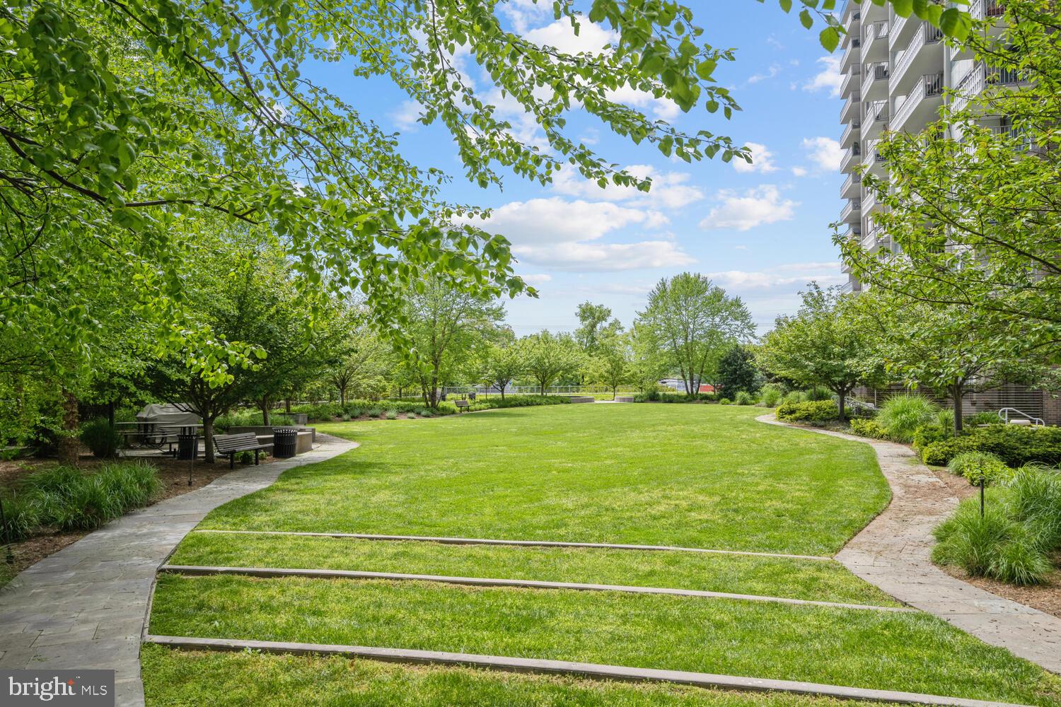 5101 River Road, Unit 1905 Bethesda, MD 20816 - Photo 29 of 32 Lush Grounds