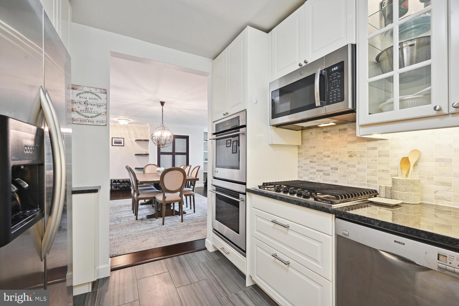 5101 River Road, Unit 1905 Bethesda, MD 20816 - Photo 6 of 32 Gas Cooktop
