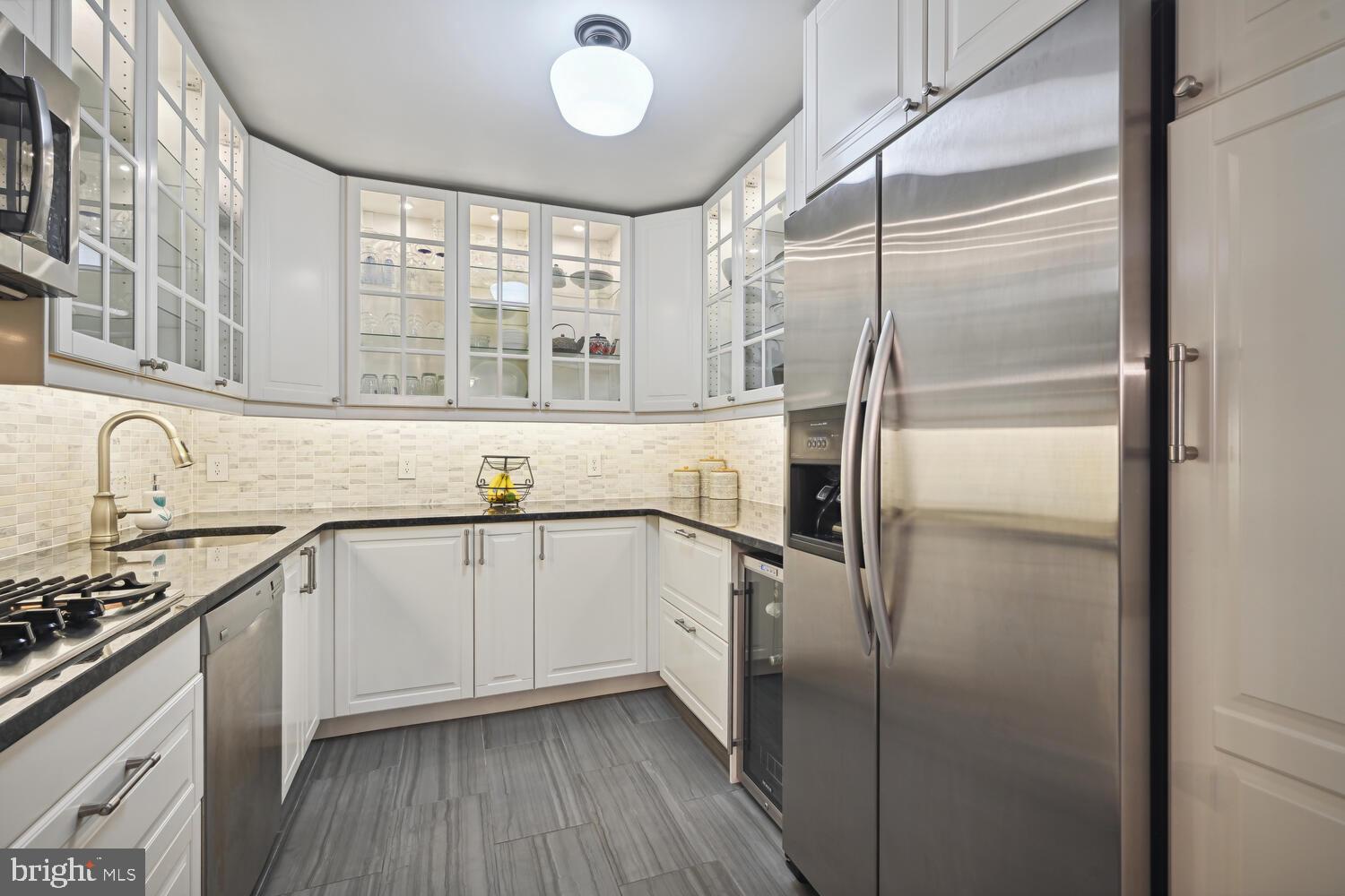 5101 River Road, Unit 1905 Bethesda, MD 20816 - Photo 7 of 32 Gorgous Cabinets & Wine/Beverage Fridge