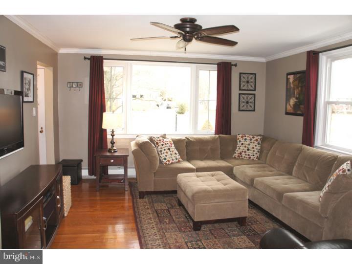 203 West Forestview Road Brookhaven, PA 19015 - Photo 3 of 25 Living Room