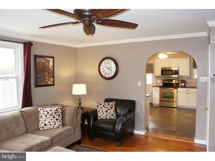 203 West Forestview Road Brookhaven, PA 19015 - Photo 4 of 25 Living Room