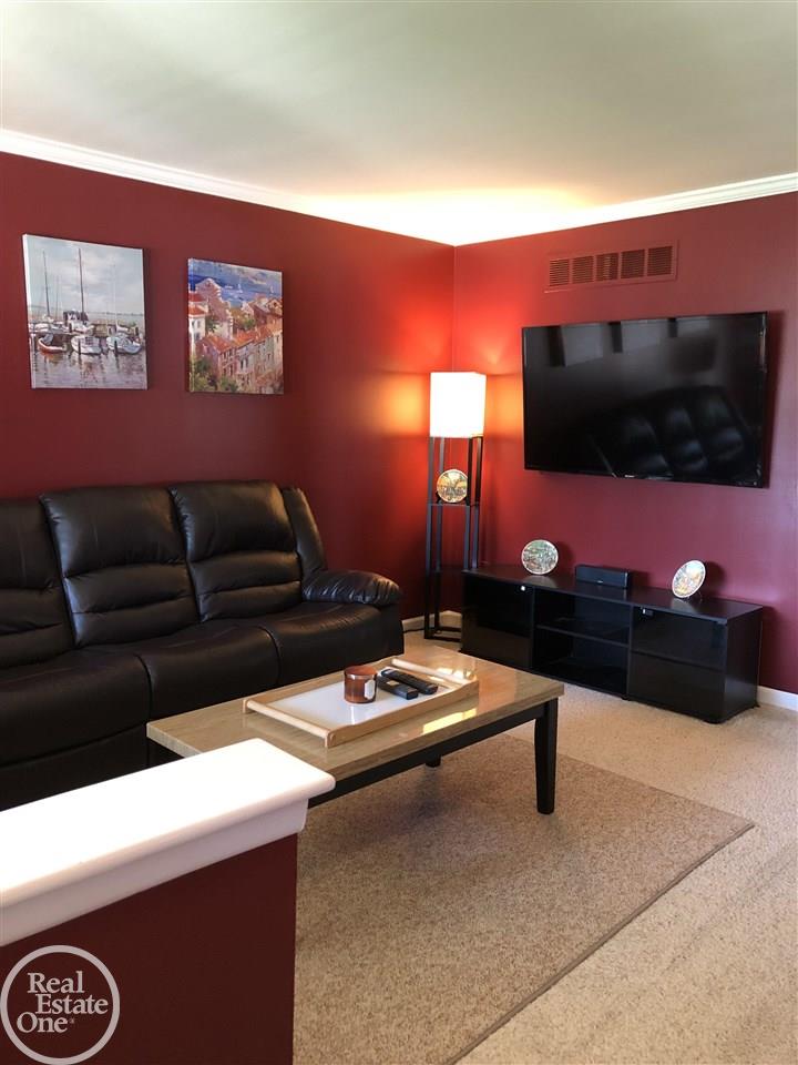 47725 Chrys Road Macomb, MI 48044 - Photo 30 of 51 50053104-29.JPG