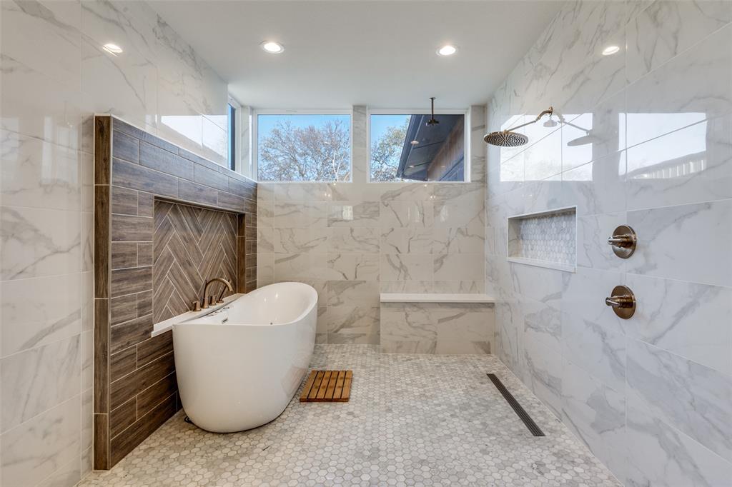 2687 North Trinity Street Decatur, TX 76234 - Photo 17 of 33 a bathroom with a bathtub and shower