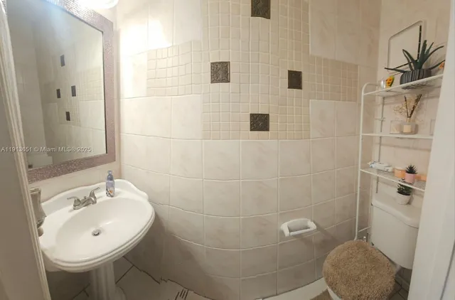 $2,300 | 1145 West 42nd Street, Unit 26, Hialeah, FL 33012