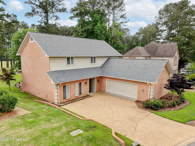 $3,250 | 3099 East Fairway Drive, Brandon, MS 39047