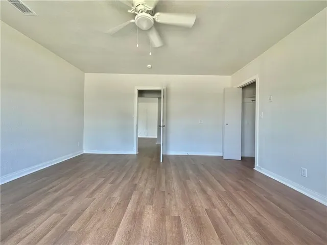 $1,400 | 706 West Yoakum Avenue, Kingsville, TX 78363