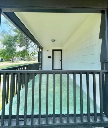 $1,400 | 706 West Yoakum Avenue, Kingsville, TX 78363