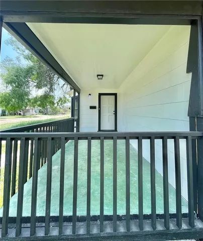 $1,400 | 706 West Yoakum Avenue, Kingsville, TX 78363