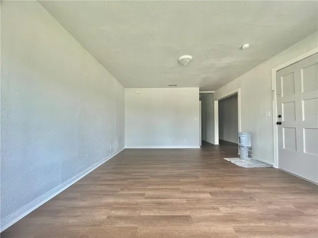 $1,400 | 706 West Yoakum Avenue, Kingsville, TX 78363