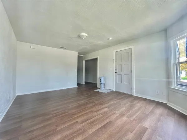 $1,400 | 706 West Yoakum Avenue, Kingsville, TX 78363