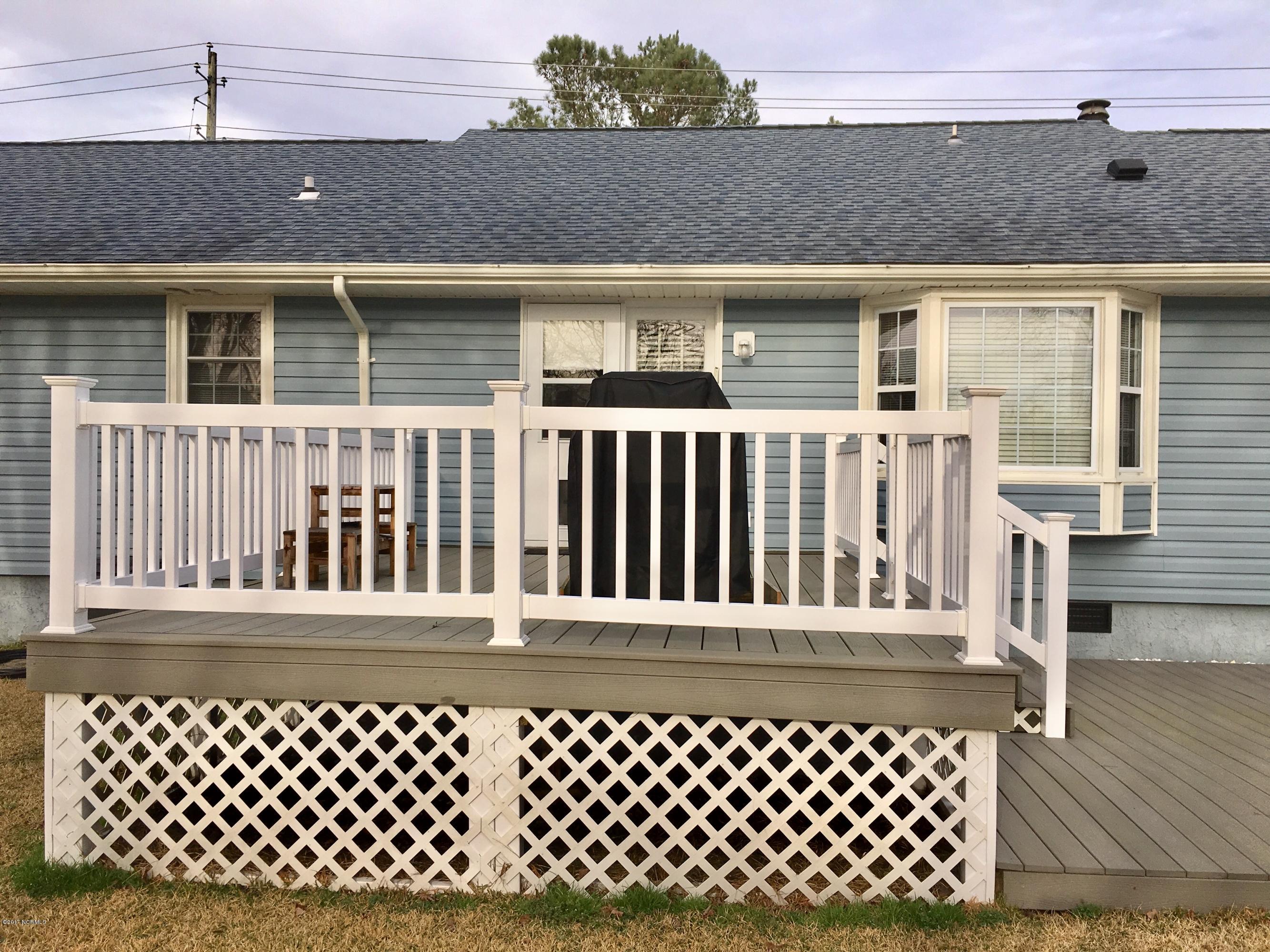 132 Manchester Road Havelock, NC 28532 - Photo 8 of 24 Deck closeup