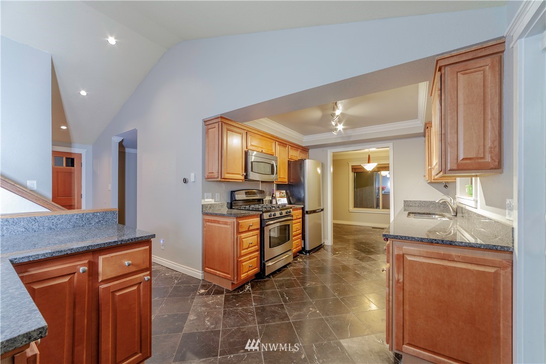 13631 196th Avenue Southeast Renton, WA 98059 - Photo 4 of 17
