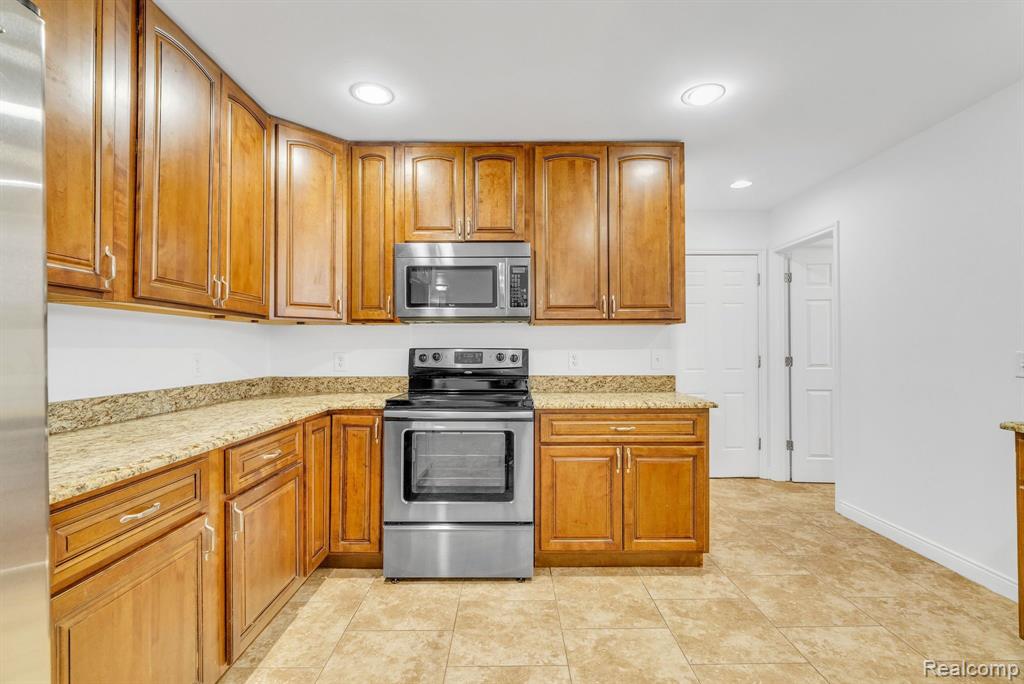 50500 Card Road Macomb, MI 48044 - Photo 9 of 33