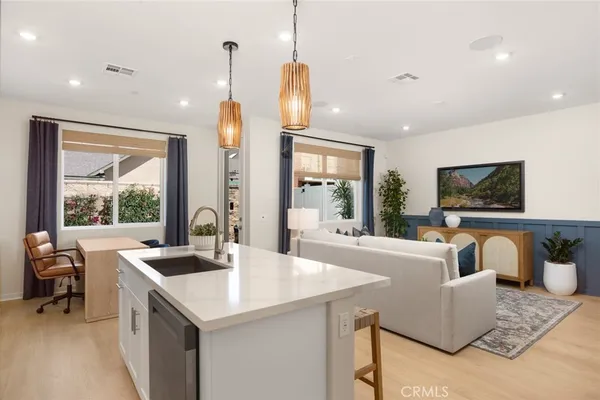 $999,990 | 7005 Solara Way, Westminster, CA 92683