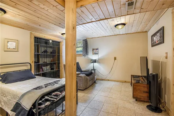 $399,777 | 615 Lake Viking Terrace, Gallatin, MO 64640