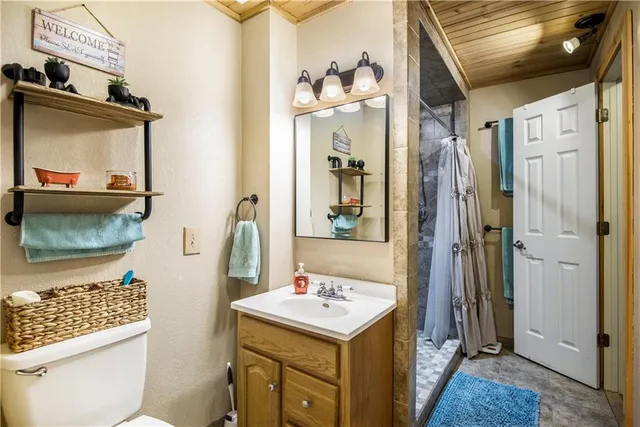 $399,777 | 615 Lake Viking Terrace, Gallatin, MO 64640