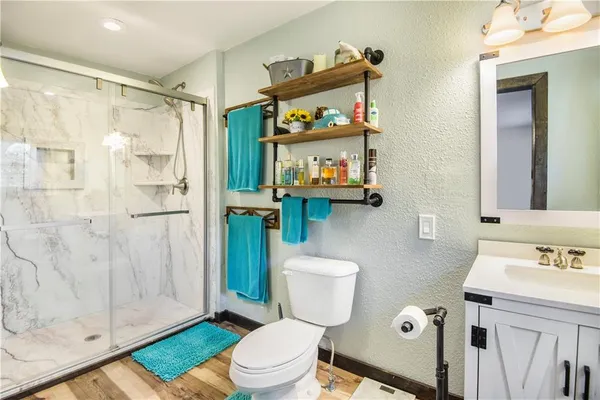 $399,777 | 615 Lake Viking Terrace, Gallatin, MO 64640