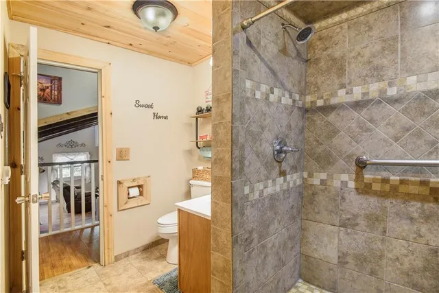 $399,777 | 615 Lake Viking Terrace, Gallatin, MO 64640