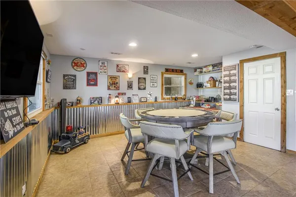 $399,777 | 615 Lake Viking Terrace, Gallatin, MO 64640