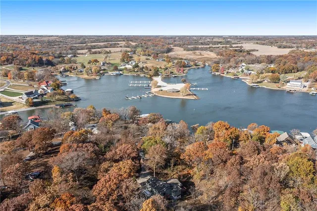 $399,777 | 615 Lake Viking Terrace, Gallatin, MO 64640