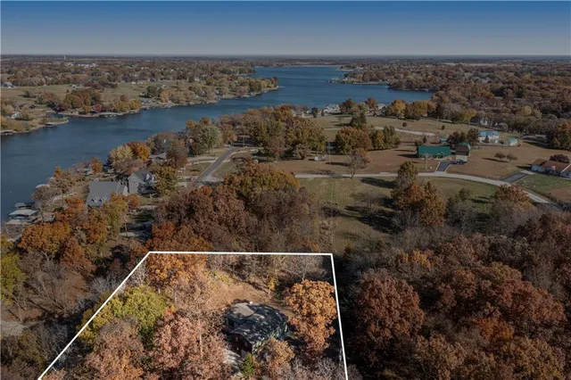 $399,777 | 615 Lake Viking Terrace, Gallatin, MO 64640